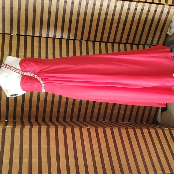 Cache Red formal dress - Picture 1 of 10
